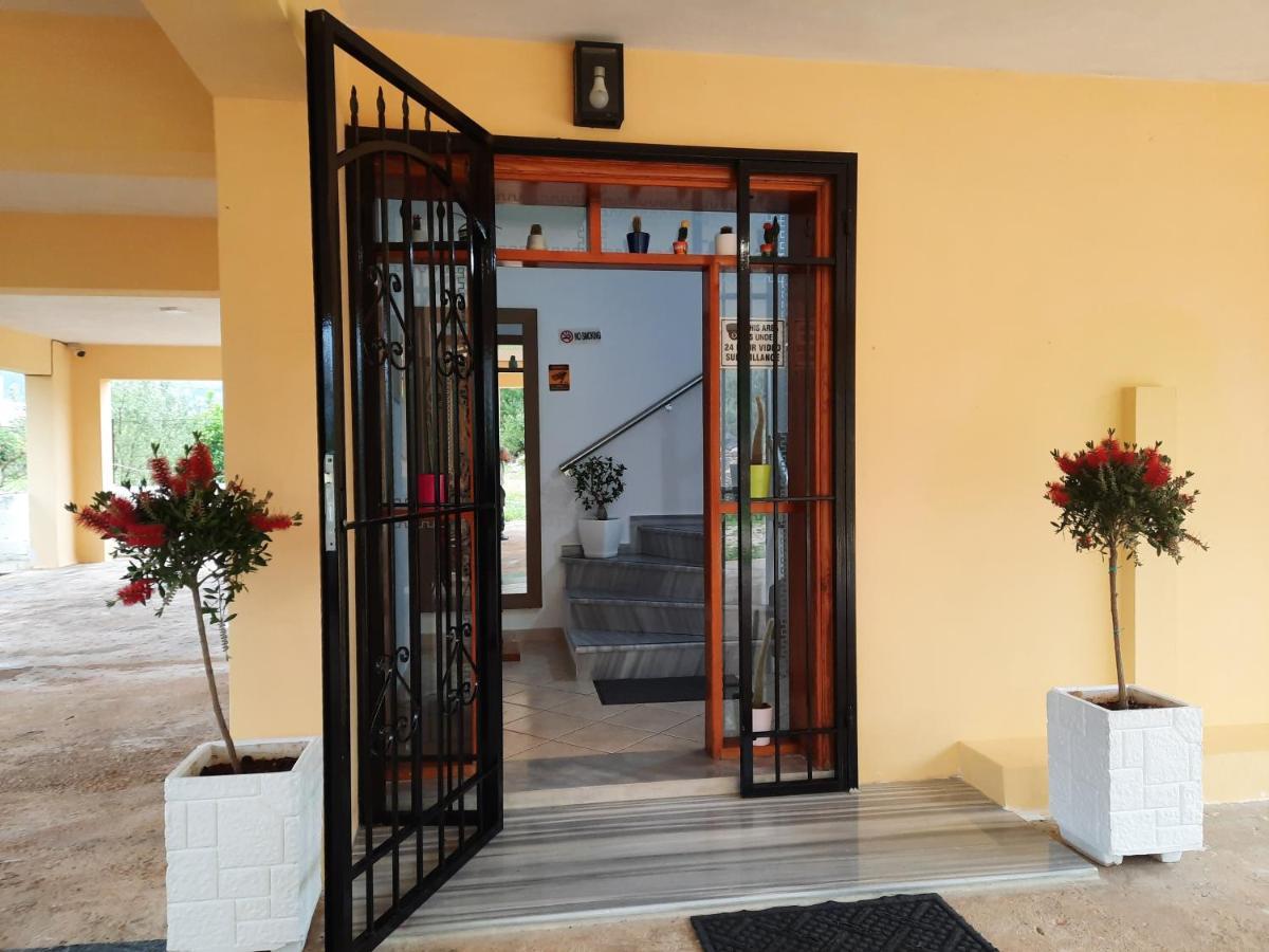 Amarildo Hotel Himare Exterior photo