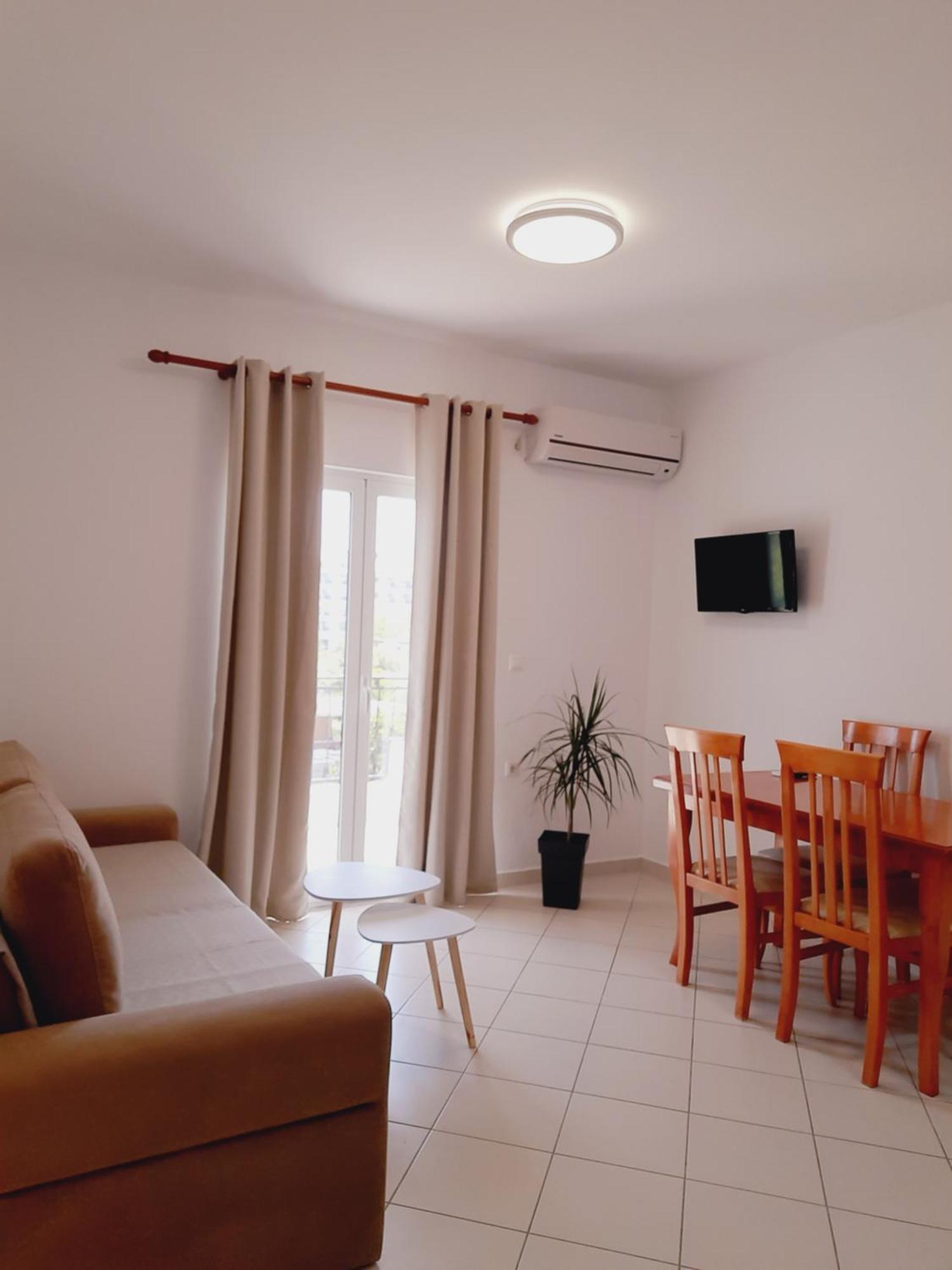 Amarildo Hotel Himare Exterior photo