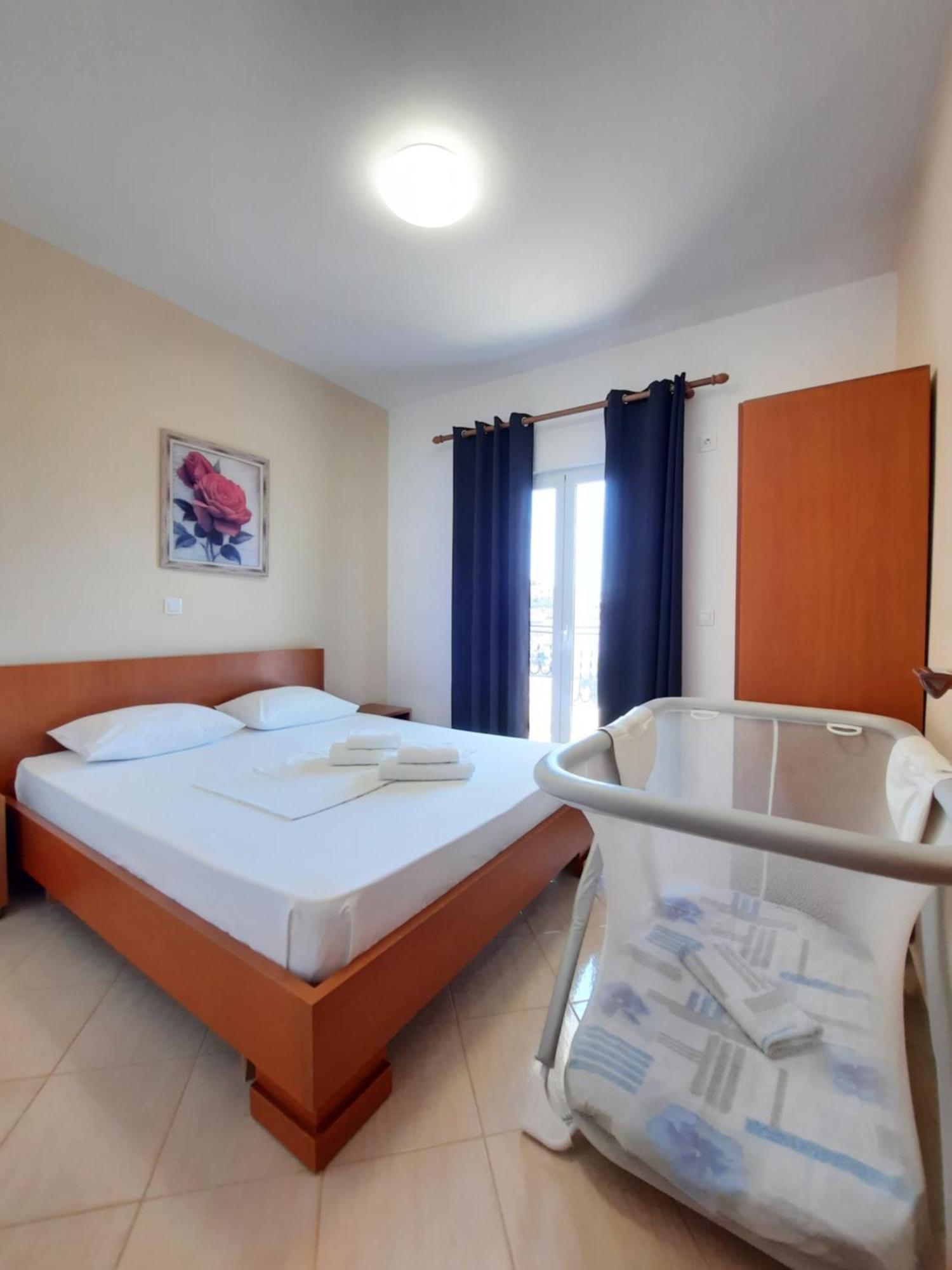 Amarildo Hotel Himare Exterior photo