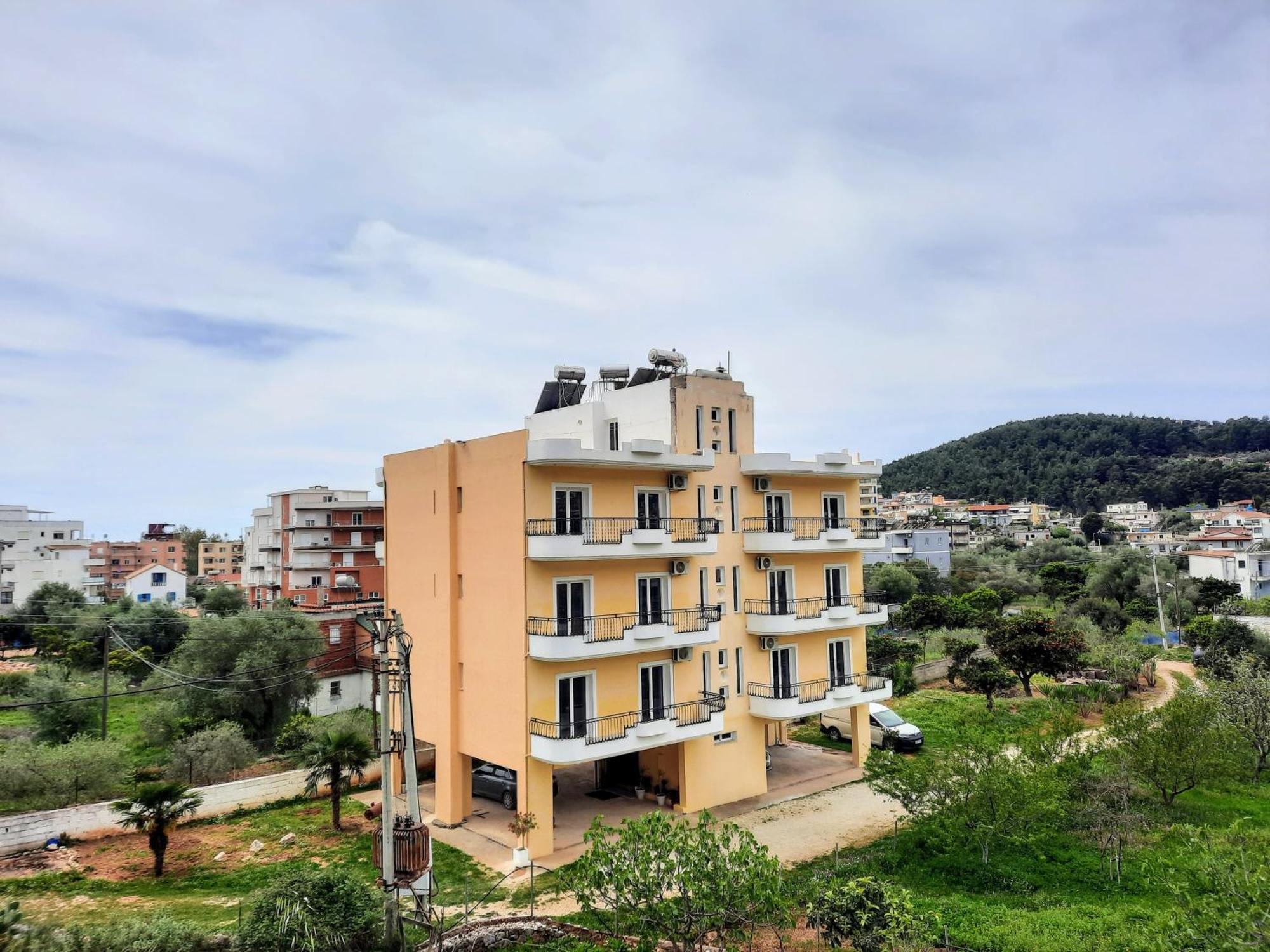 Amarildo Hotel Himare Exterior photo