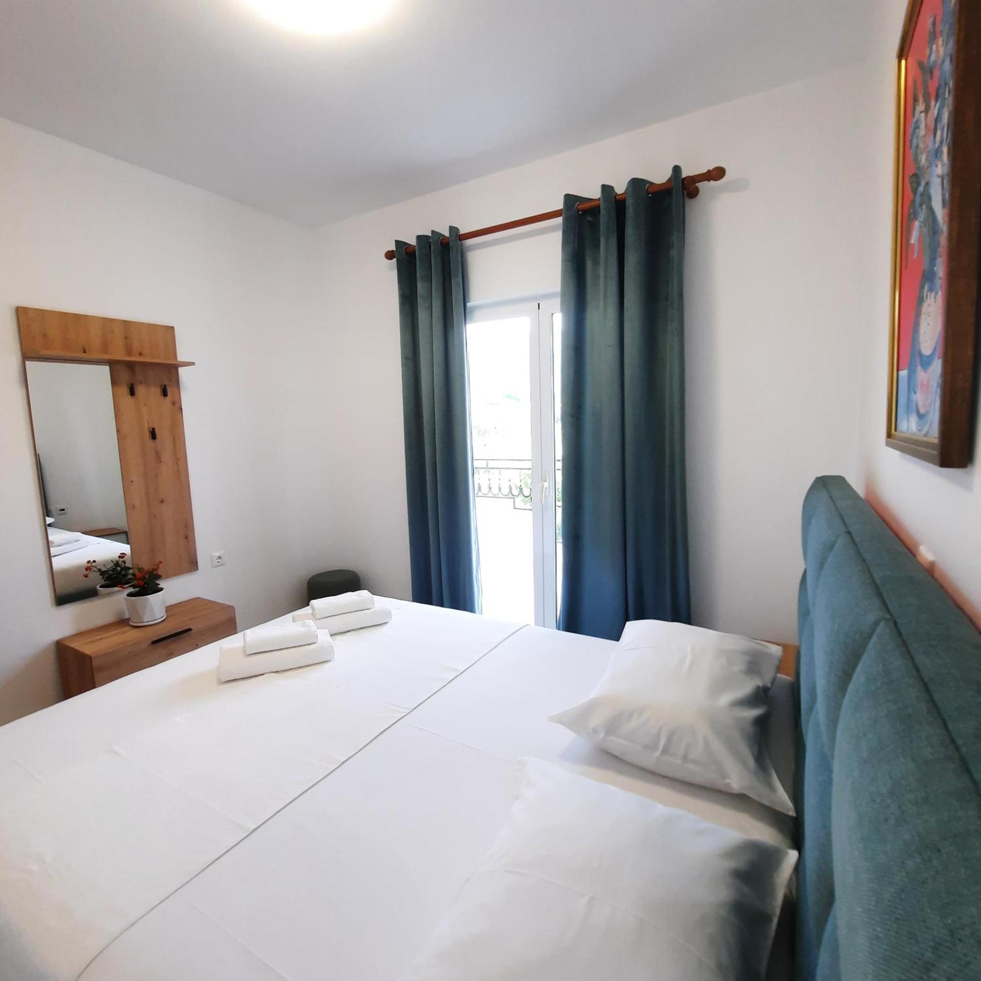 Amarildo Hotel Himare Exterior photo