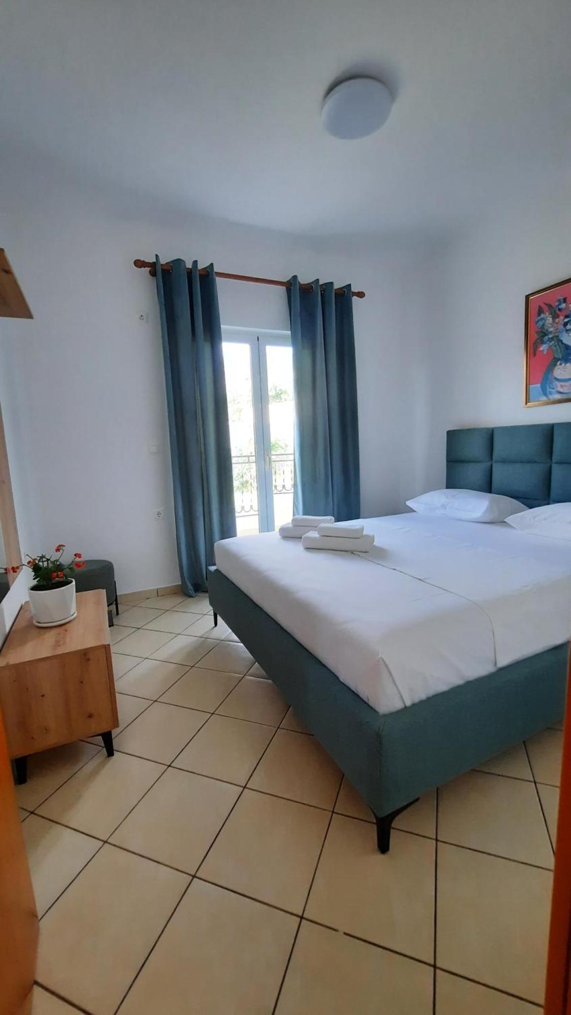 Amarildo Hotel Himare Exterior photo