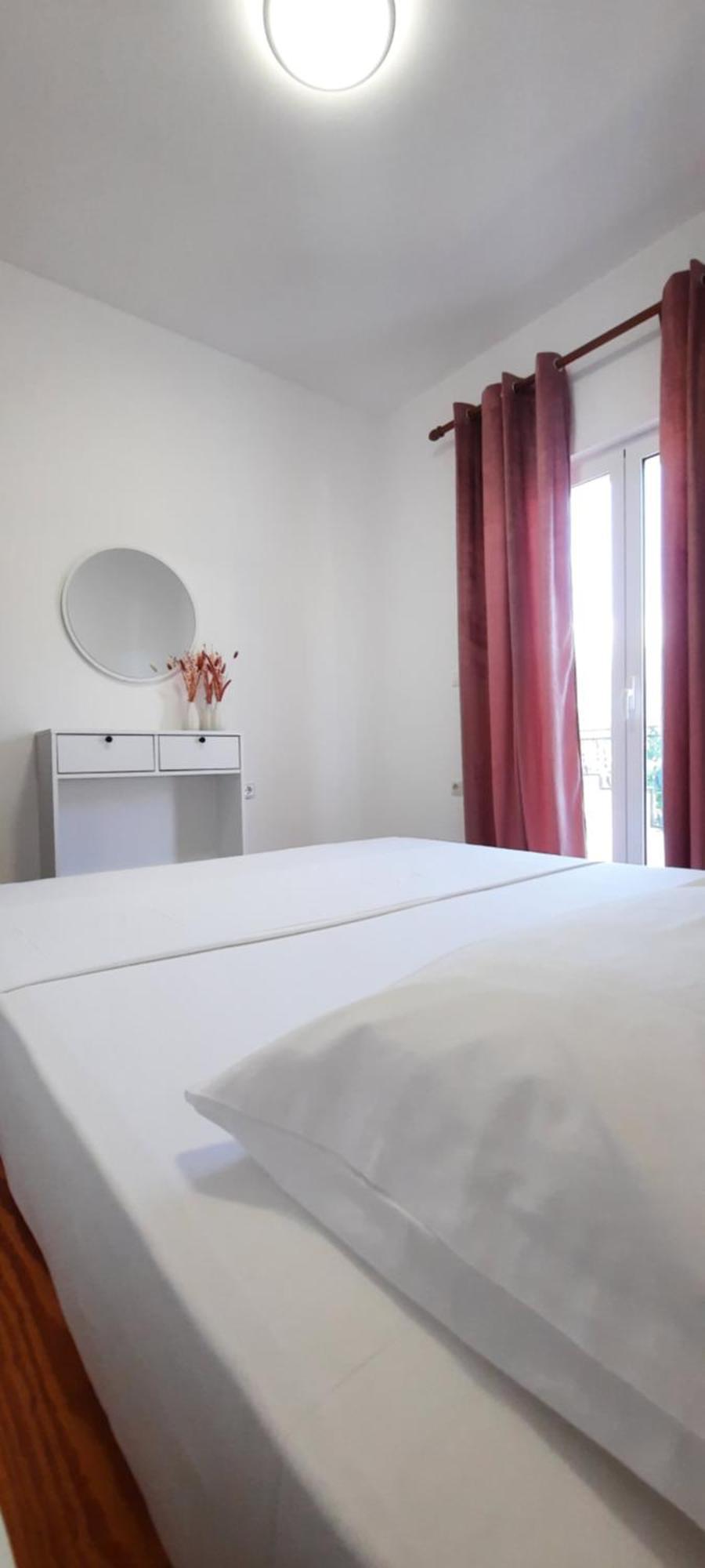 Amarildo Hotel Himare Exterior photo