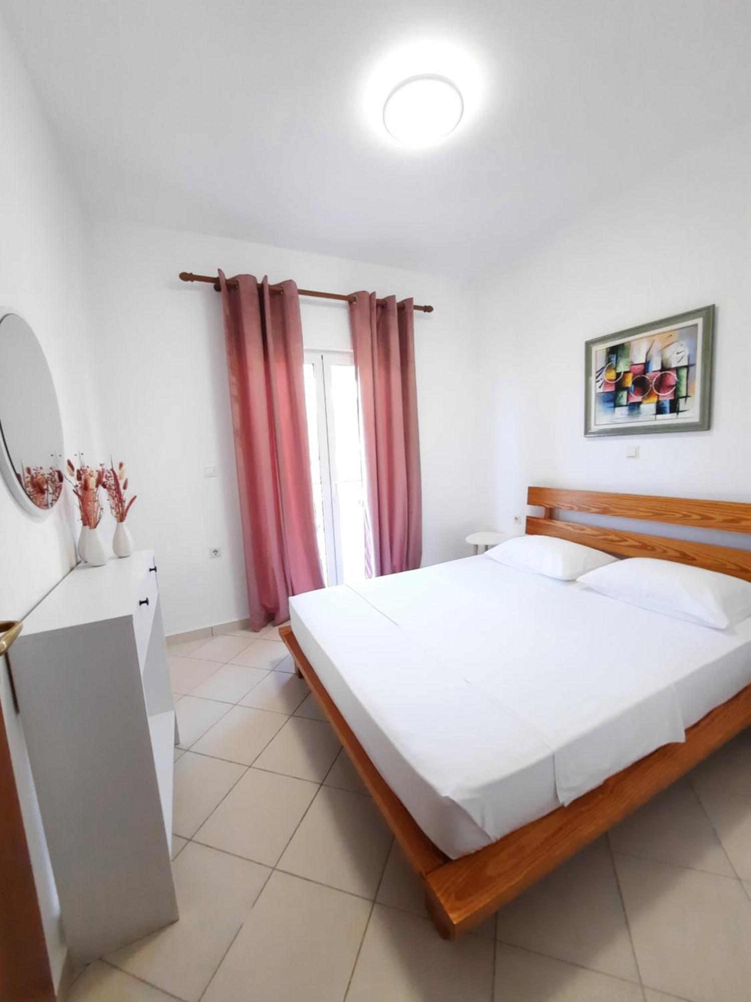 Amarildo Hotel Himare Exterior photo
