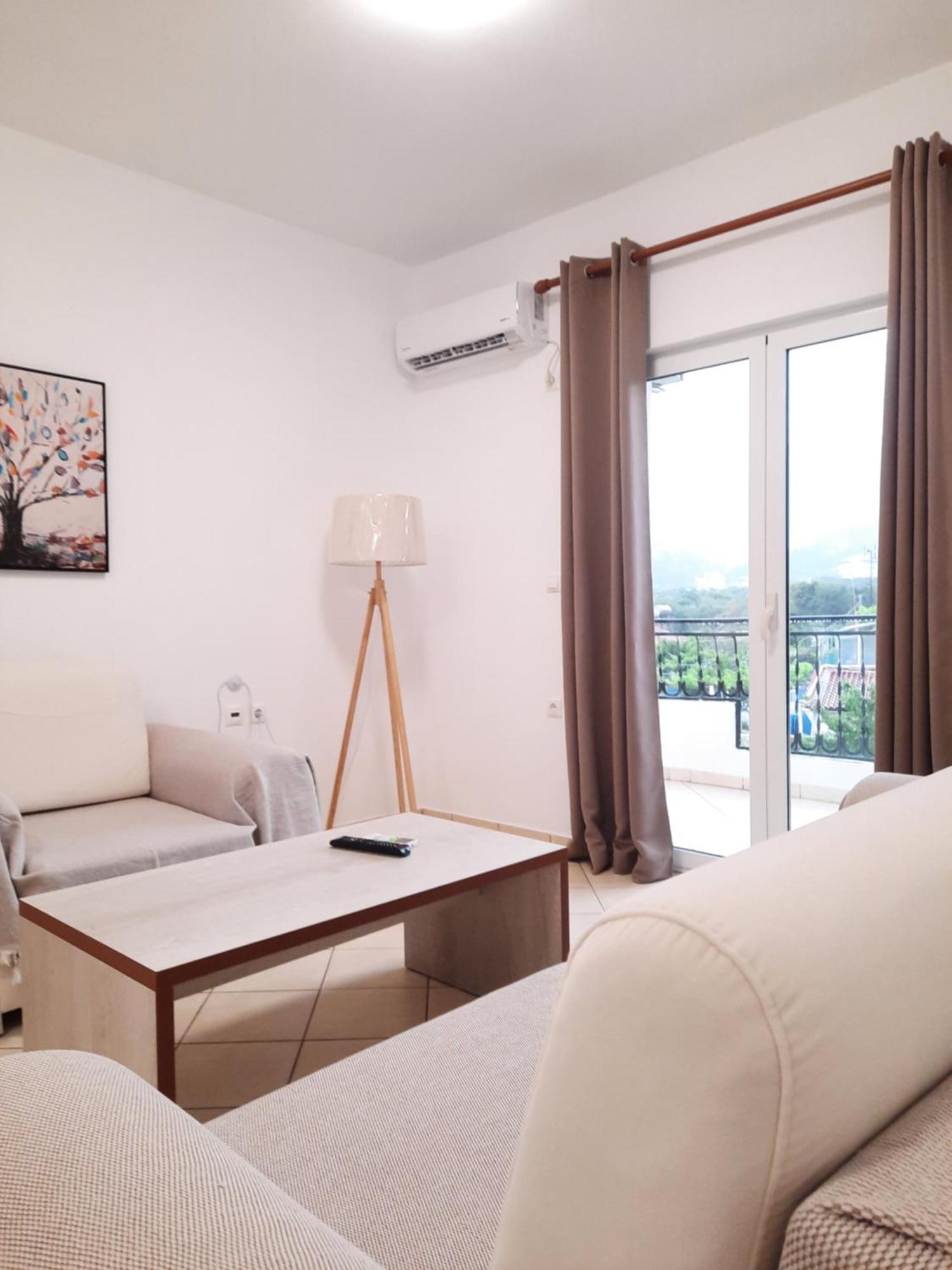 Amarildo Hotel Himare Exterior photo